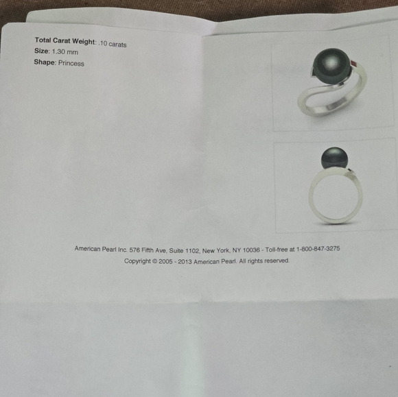 Tahitian Green Pearl with a Ruby on a White Gold Band - Picture 6 of 9